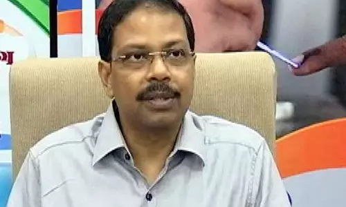 வாக்காளர் பட்டியலுடன் இணைப்பதற்காக 50 சதவீத வாக்காளர்களின் ஆதார் விவரம் சேகரிப்பு - தலைமைத் தேர்தல் அதிகாரி தகவல் வாக்காளர் பட்டியலுடன் இணைப்பதற்காக 50 சதவீத வாக்காளர்களின் ஆதார் விவரம் சேகரிப்பு - தலைமைத் தேர்தல் அதிகாரி தகவல்