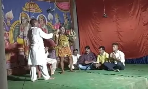 ஊருக்காக ஆடும் கலைஞன் தன்னை மறப்பான் ராம்லீலா நாடகத்தின் போது மேடையிலேயே உயிரிழந்த கலைஞர்...!