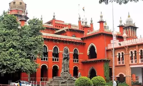 இலவச லேப்டாப் திட்டம் அமலில் இருந்தால் மாற்றுத்திறனாளி மாணவர்களுக்கும் அதை வழங்கலாமே - சென்னை ஐகோர்ட்டு