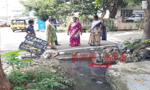 மேட்டுப்பாளையம் நகராட்சியில் வினியோகிக்கப்படும் குடிநீரில் புழுக்கள் கிடந்ததால் பரபரப்பு