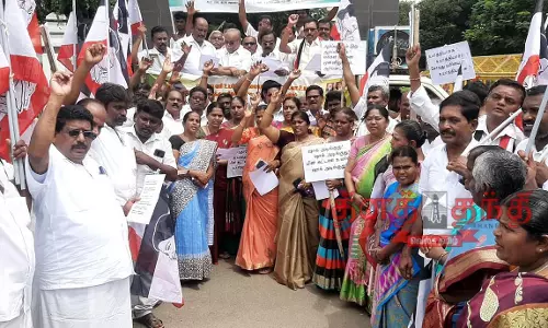 நாமக்கல்லில்  அ.ம.மு.க.வினர் ஆர்ப்பாட்டம்