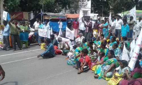 மாற்றுத்திறனாளிகள் சாலை மறியல் மாற்றுத்திறனாளிகள் சாலை மறியல்