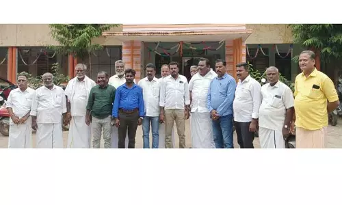 விருத்தாசலம் ஒன்றிய அலுவலகத்தை  ஊராட்சி மன்ற தலைவர்கள் கூட்டமைப்பினர் முற்றுகை