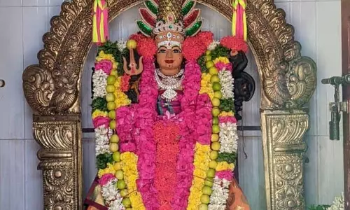 உலகபாளையத்தில்  மகா மாரியம்மன், ஓங்காளியம்மன் கோவில் திருவிழா