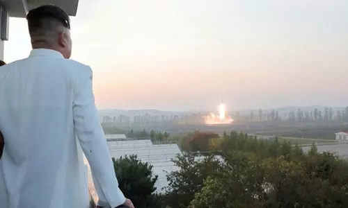 வடகொரியா 2 தொலைதூர ஏவுகணைகளை செலுத்தி பரிசோதனை; கொரிய ஊடகங்கள் தகவல் வடகொரியா 2 தொலைதூர ஏவுகணைகளை செலுத்தி பரிசோதனை; கொரிய ஊடகங்கள் தகவல்