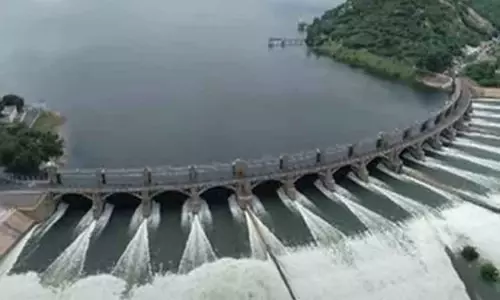 மேட்டூர் அணையில் எப்போது வேண்டுமானாலும் 60 ஆயிரம் கன அடிக்கு மேல் தண்ணீர் திறக்கப்படலாம் - கரையோர மக்களுக்கு எச்சரிக்கை