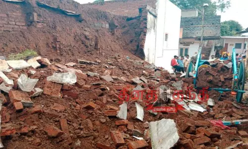 உப்பள்ளியில் கனமழைக்கு 35 வீடுகள் சேதம்; மழை பாதித்த பகுதிகளில் மேயர் ஆய்வு