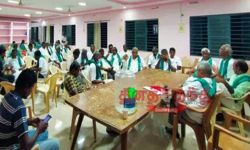 பி.ஏ.பி. அலுவலகத்தில் வெள்ளக்கோவில் விவசாயிகள் காத்திருப்பு போராட்டம்