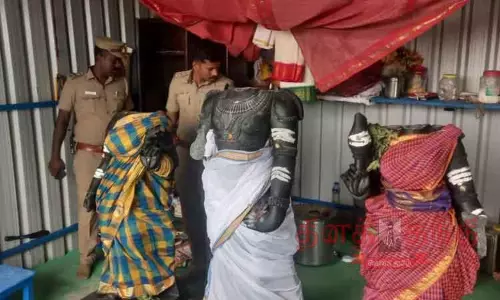 முருகர், வள்ளி, தெய்வானை சிலைகள் உடைப்பு; 3 பவுன் நகை திருட்டு முருகர், வள்ளி, தெய்வானை சிலைகள் உடைப்பு; 3 பவுன் நகை திருட்டு