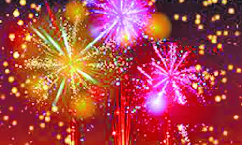 தீபாவளி அன்று பட்டாசு வெடிக்க கூடுதல் நேரம் ஒதுக்க வேண்டும்