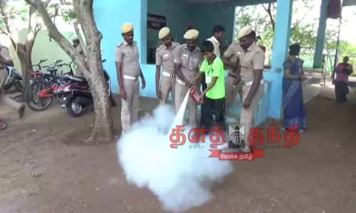 பாதுகாப்பாக பட்டாசு வெடிப்பது குறித்து செயல்விளக்க முகாம்