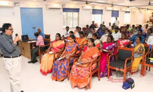 மாணவர்களிடம், ஆசிரியர்கள் மனம்விட்டு பேச வேண்டும்