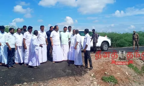 நரிக்குடி அருகே புதிய தார்ச்சாலை