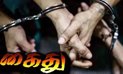 கண்டக்டர்களை தாக்கி பஸ் கண்ணாடி உடைப்பு