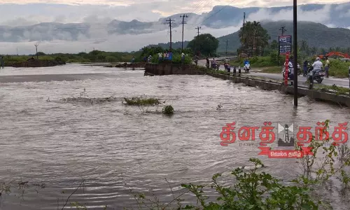 வடகிழக்கு பருவமழை தீவிரம் அடையும்போது  தாக்குப்பிடிக்குமா கொல்லிமலை தரைப்பாலம்?