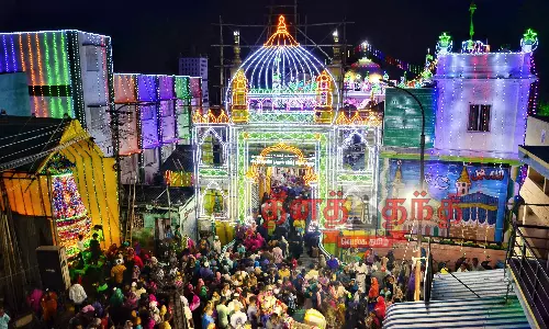 கோரிப்பாளையத்தை வலம் வந்த சந்தனக்கூடு