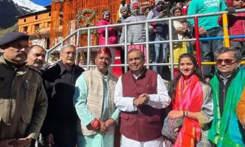 பத்ரிநாத் கோவிலுக்கு முகேஷ் அம்பானி ரூ.5 கோடி நன்கொடை பத்ரிநாத் கோவிலுக்கு முகேஷ் அம்பானி ரூ.5 கோடி நன்கொடை