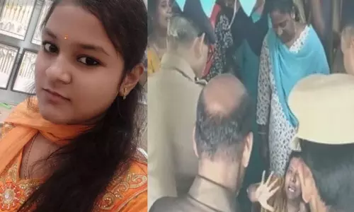 ரெயில் முன் தள்ளி கொலை செய்யப்பட்ட மாணவியின் குடும்பத்தினரை சந்தித்து காவல் ஆணையர் சங்கர் ஜிவால் ஆறுதல் ரெயில் முன் தள்ளி கொலை செய்யப்பட்ட மாணவியின் குடும்பத்தினரை சந்தித்து காவல் ஆணையர் சங்கர் ஜிவால் ஆறுதல்