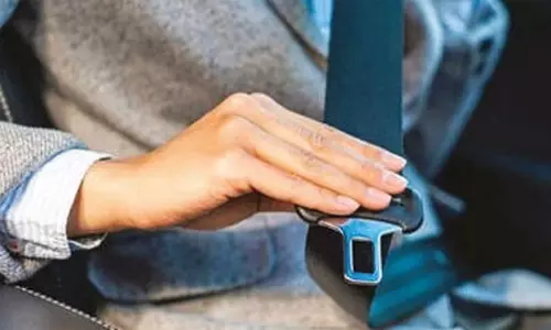 வரும் 1-ந் தேதி முதல்..மும்பையில் கார்களில் பின் இருக்கையில் பயணிப்பவர்களுக்கும் சீட் பெல்ட் கட்டாயம் வரும் 1-ந் தேதி முதல்..மும்பையில் கார்களில் பின் இருக்கையில் பயணிப்பவர்களுக்கும் சீட் பெல்ட் கட்டாயம்