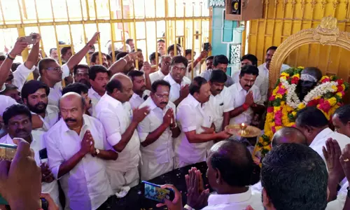 தங்க கவசத்தை வங்கியில் இருந்து பெறுவது யார்?