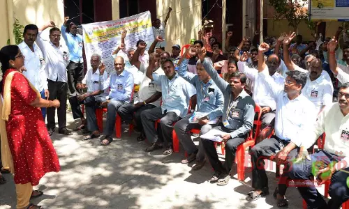 கோரிக்கைகளை வலியுறுத்தி எல்.ஐ.சி. முகவர்கள் ஆர்ப்பாட்டம்