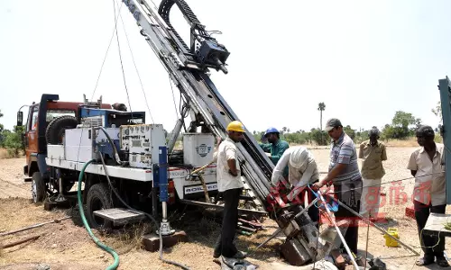 விவசாய நிலங்களை அழித்து பிளாட்டின சுரங்கம் அமைக்கக்கூடாது விவசாய நிலங்களை அழித்து பிளாட்டின சுரங்கம் அமைக்கக்கூடாது