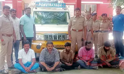 மேச்சேரி அருகே  3½ டன் ரேஷன் அரிசி பறிமுதல்  5 பேர் கைது