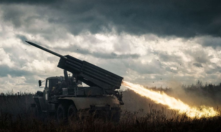 உக்ரைன் படை தொடர் தாக்குதல்: கெர்சன் பகுதியில் இருந்து மக்களை வெளியேற்றும் ரஷியா