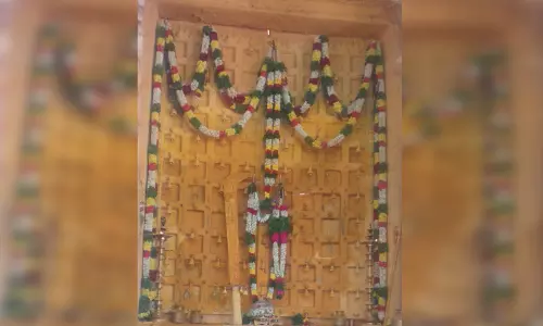 புரட்டாசி 4வது சனிக்கிழமை நிறைவு: கள்ளழகர் பெருமாள் கோவிலில் பக்தர்கள் விளக்கேற்றி தரிசனம்