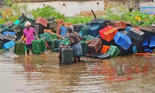 தண்ணீரில் தத்தளிக்கும் எம்.ஜி.ஆர். மார்க்கெட்