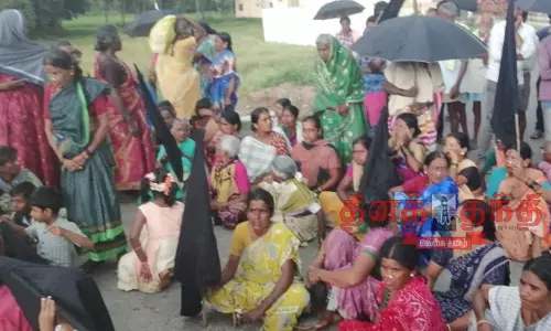 கிராம மக்கள் சாலை மறியல்