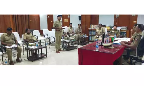 விழுப்புரம்- கள்ளக்குறிச்சி மாவட்டங்களில்  போதைப்பொருட்கள் விற்பனையை முற்றிலும் தடுக்க தீவிர சோதனை மேற்கொள்ள வேண்டும்    போலீசாருக்கு டி.ஐ.ஜி. பாண்டியன் அறிவுரை