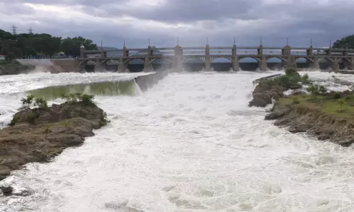 மேட்டூர் நீர் திறப்பு அதிகரிக்க வாய்ப்பு: கரையோரம் வசிக்கும் மக்களுக்கு வெள்ள அபாய எச்சரிக்கை