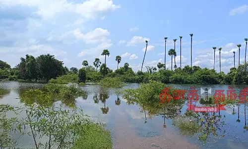 குடியிருப்பு பகுதிக்குள் தண்ணீர் புகுந்ததால் பொதுமக்கள் அவதி