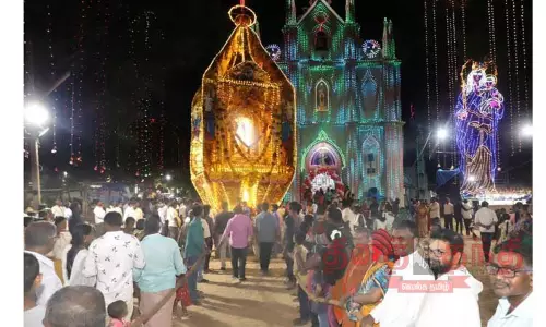 நாகர்கோவில் மேலப்பெருவிளை புனித ஜெபமாலை அன்னை ஆலயத்தில் இன்று 10-ம் நாள் திருவிழா; மாதா தேர் பவனியில் திரளானவர்கள் பங்கேற்பு