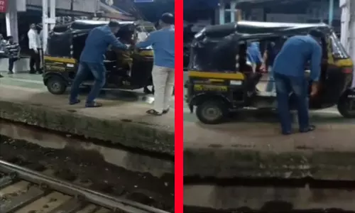 மராட்டியத்தில் ரெயில் நடைமேடைக்கு வந்த ஆட்டோ ரிக்சா; ஓட்டுனர் கைது