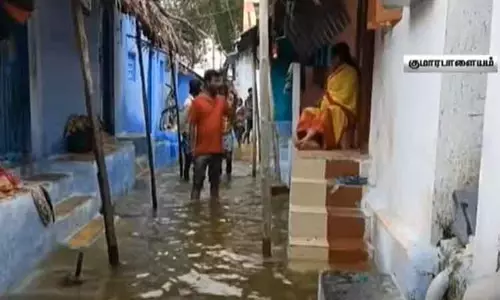 குமாரபாளையம் கரையோர பகுதிகளில் வெள்ளப்பெருக்கு - 100-க்கும் மேற்பட்ட வீடுகளை சூழ்ந்த வெள்ளம்