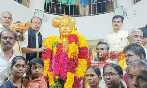 வீரபாண்டிய கட்டபொம்மன் சிலைக்கு வைகோ மாலை அணிவித்து மரியாதை வீரபாண்டிய கட்டபொம்மன் சிலைக்கு வைகோ மாலை அணிவித்து மரியாதை