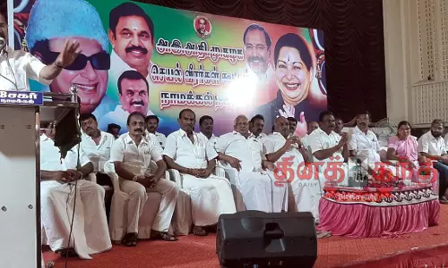 நாமக்கல் மாவட்டத்தை அ.தி.மு.க. கோட்டை என்று நிரூபிக்கும் வகையில் பொதுக்கூட்டத்தை நடத்த வேண்டும் முன்னாள் அமைச்சர் தங்கமணி பேச்சு நாமக்கல் மாவட்டத்தை அ.தி.மு.க. கோட்டை என்று நிரூபிக்கும் வகையில் பொதுக்கூட்டத்தை நடத்த வேண்டும் முன்னாள் அமைச்சர் தங்கமணி பேச்சு