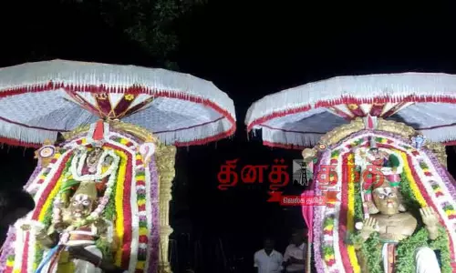 வரதராஜ பெருமாள் கோவிலில் கருட சேவை