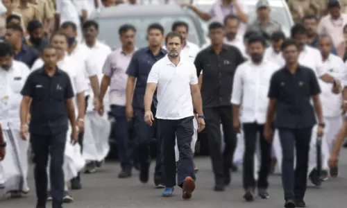 கர்நாடகத்தில் ராகுல் காந்தி 15-வது நாளாக பாதயாத்திரை: காங்கிரஸ் தலைவர் தேர்தலில் இன்று வாக்களிக்கிறார்