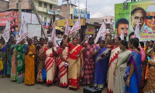 மாதர் சங்கத்தினர் ஆர்ப்பாட்டம்