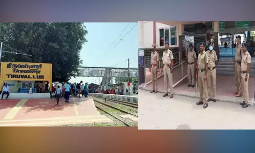 திருவள்ளூர் ரெயில் நிலையத்தில்  ரெயிலில் தொங்கியபடி கலாட்டா; கல்லூரி மாணவர்கள் 2 பேர் கைது