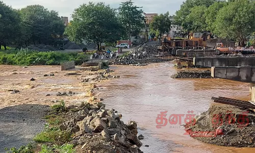 3 தரைப்பாலங்கள் தண்ணீரில் அடித்துச்செல்லப்பட்டன