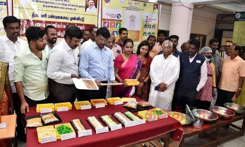 தீபாவளி பண்டிகையை முன்னிட்டு உணவு பொருட்கள் கண்காட்சி தீபாவளி பண்டிகையை முன்னிட்டு உணவு பொருட்கள் கண்காட்சி