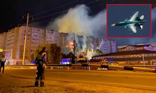 ரஷியாவில் ராணுவ விமானம் குடியிருப்பு கட்டிடத்தின் மீது மோதி விபத்து