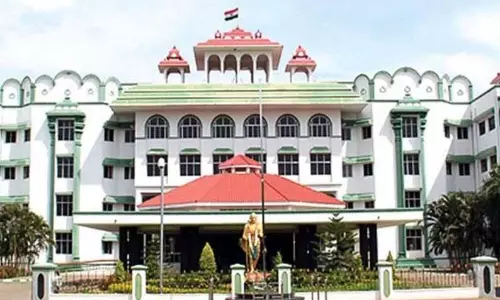 அறிவியல்பூர்வ சாட்சிகளை கையில் எடுத்து தண்டனை: அதிகாரம் படைத்தவர்களின் மிரட்டலுக்கு பயந்து பிறழ்சாட்சியாக மாறுவதா? - மதுரை ஐகோர்ட்டு நீதிபதிகள் கருத்து