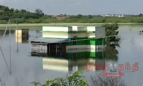 ராசிபுரம் பகுதியில் கனமழை: தட்டான் குட்டை ஏரி நிரம்பியது வீடுகளில் தண்ணீர் புகுந்ததால் பொதுமக்கள் அவதி ராசிபுரம் பகுதியில் கனமழை: தட்டான் குட்டை ஏரி நிரம்பியது வீடுகளில் தண்ணீர் புகுந்ததால் பொதுமக்கள் அவதி