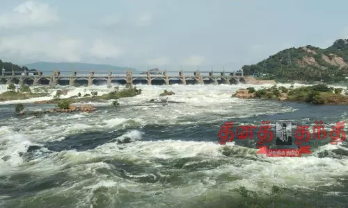 மேட்டூர் அணைக்கு நீர்வரத்து 1.95 லட்சம் கன அடியாக நீடிப்பு