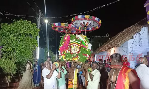 பெருமாள் கோவிலில் கருட சேவை